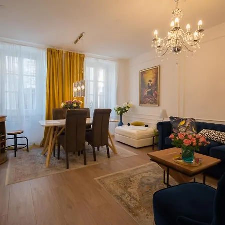 Trixi Maksimijan Apartment