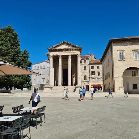 Trixi Maksimijan Daire