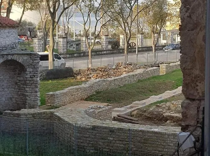 Trixi Maksimijan Apartment *