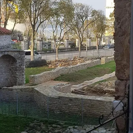 Trixi Maksimijan Apartamento *