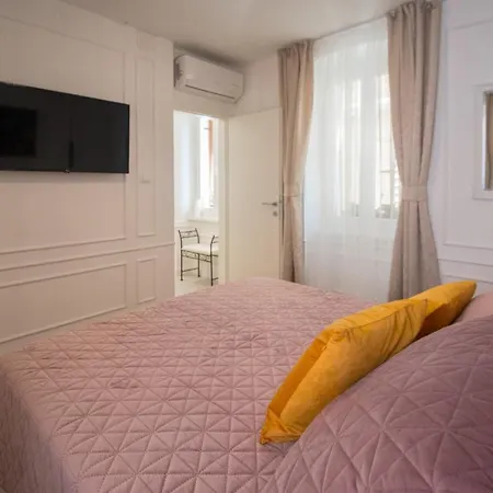 Trixi Maksimijan Apartamento Pula